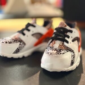 Nike Huarache Run SE TD "Doodle" sneakers